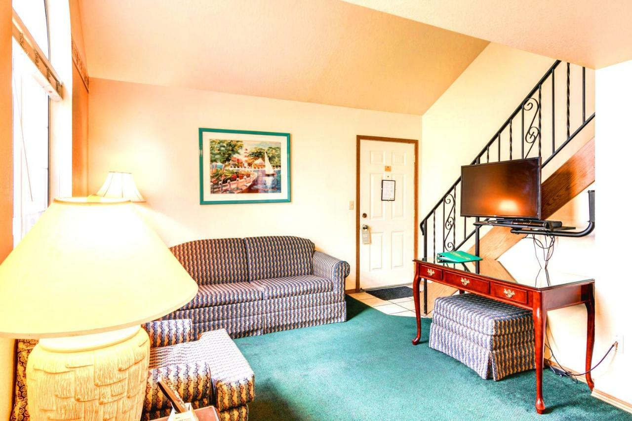 Turning Leaf Townhome Suites Fairwood Eksteriør bilde