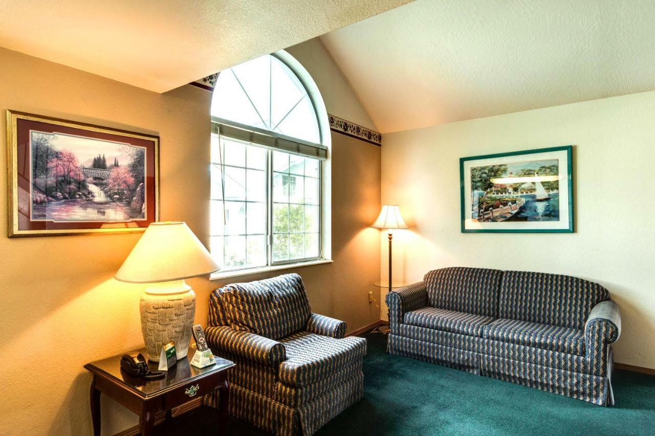 Turning Leaf Townhome Suites Fairwood Eksteriør bilde